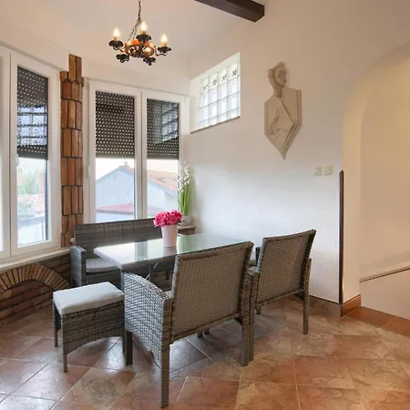 Gorgeous In With Kitchen