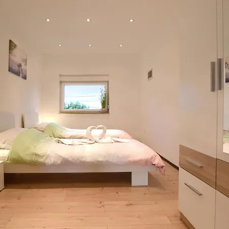 Holiday home Gorgeous In With Kitchen Jadreski