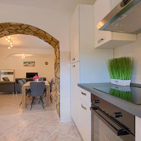 Holiday home Gorgeous In With Kitchen