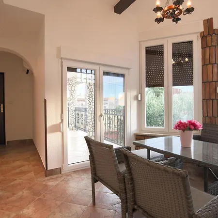 Holiday home Gorgeous In With Kitchen