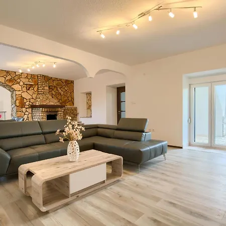 Holiday home Gorgeous In With Kitchen *